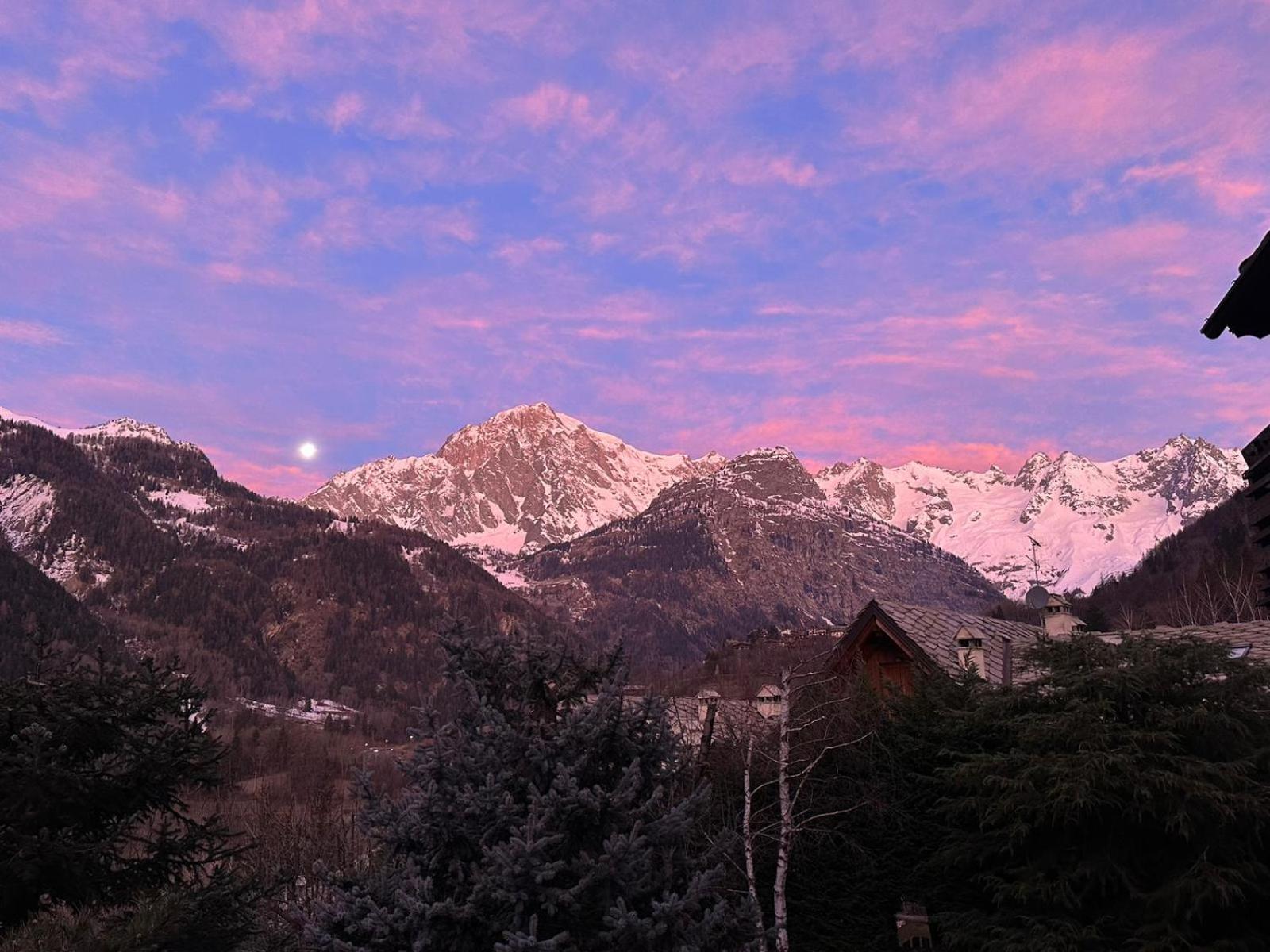 Courmayeur~Navetta Gratuita Per Il Centro+Impianti ภายนอก รูปภาพ