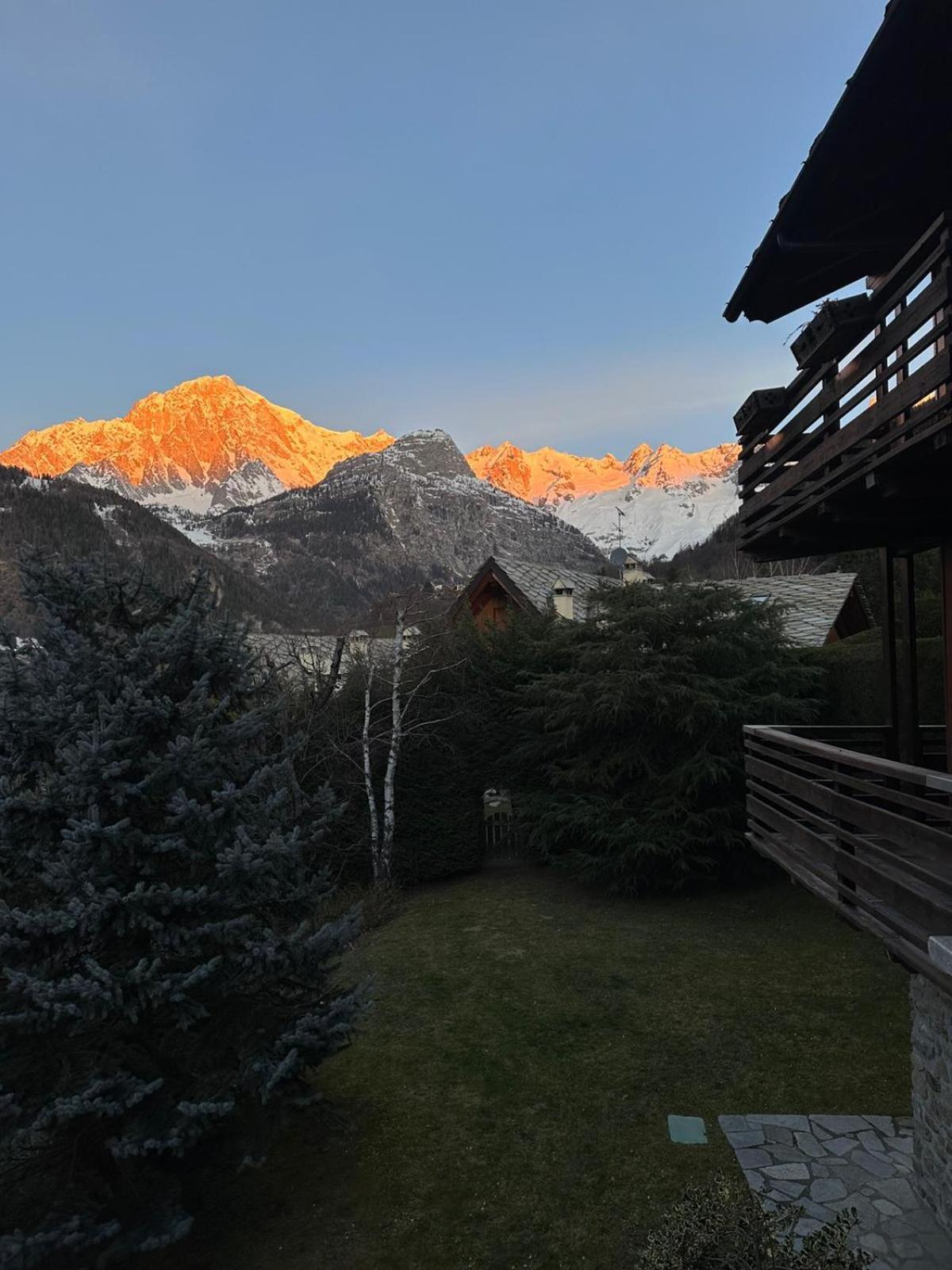 Courmayeur~Navetta Gratuita Per Il Centro+Impianti ภายนอก รูปภาพ